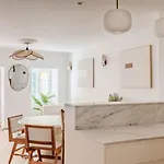 Stylish 2br With Ac & Terrace | By Airnest Apartamento