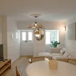 Stylish 2br With Ac & Terrace | By Airnest Lisboa