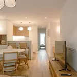 Stylish 2br With Ac & Terrace | By Airnest Apartamento Lisboa