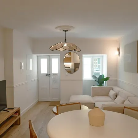Stylish 2br With Ac & Terrace | By Airnest リスボン