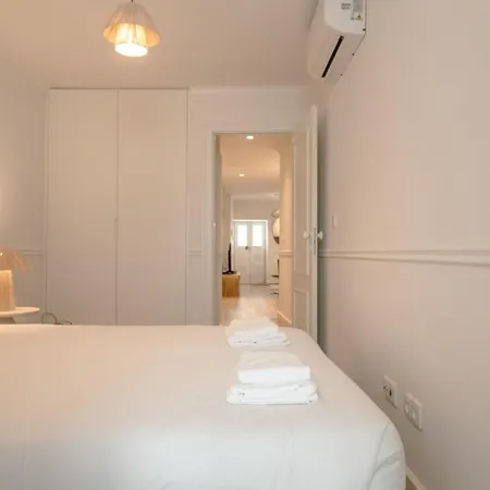 Stylish 2br With Ac & Terrace | By Airnest リスボン