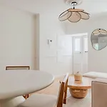 Stylish 2br With Ac & Terrace | By Airnest * Lisboa