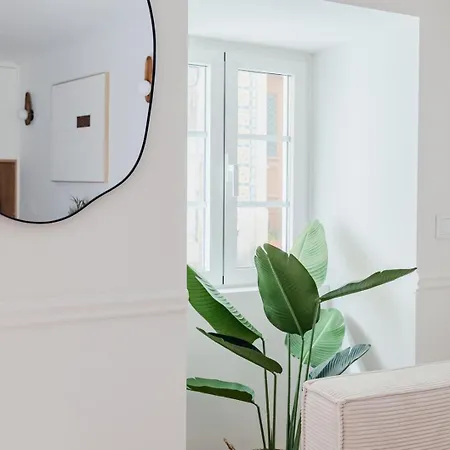 Stylish 2br With Ac & Terrace | By Airnest Apartament