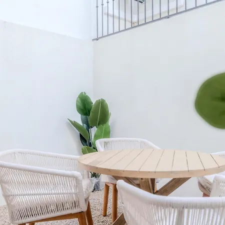 Stylish 2br With Ac & Terrace | By Airnest Apartament