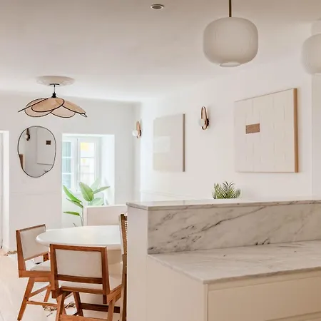 Stylish 2br With Ac & Terrace | By Airnest Apartament