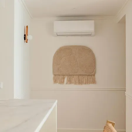 Апартаменты Stylish 2br With Ac & Terrace | By Airnest Лиссабон