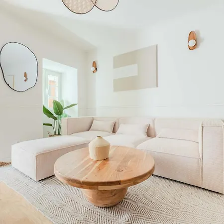 Stylish 2br With Ac & Terrace | By Airnest Apartament