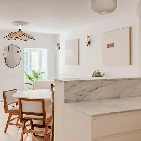 Stylish 2br With Ac & Terrace | By Airnest Διαμέρισμα *