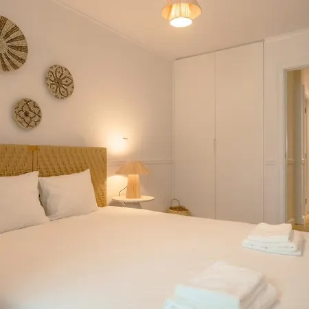 Апартаменты Stylish 2br With Ac & Terrace | By Airnest