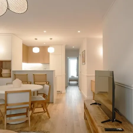 Stylish 2br With Ac & Terrace | By Airnest Apartament Lizbona