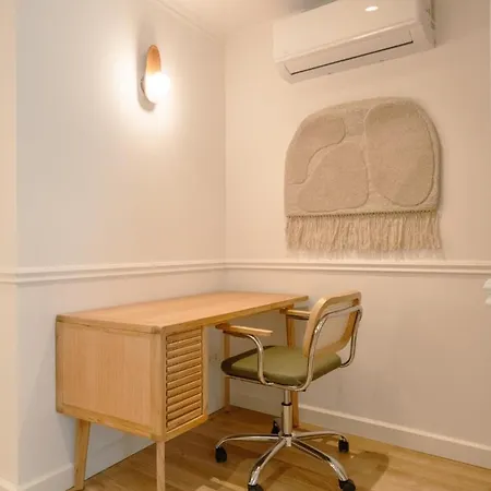 아파트 Stylish 2br With Ac & Terrace | By Airnest *